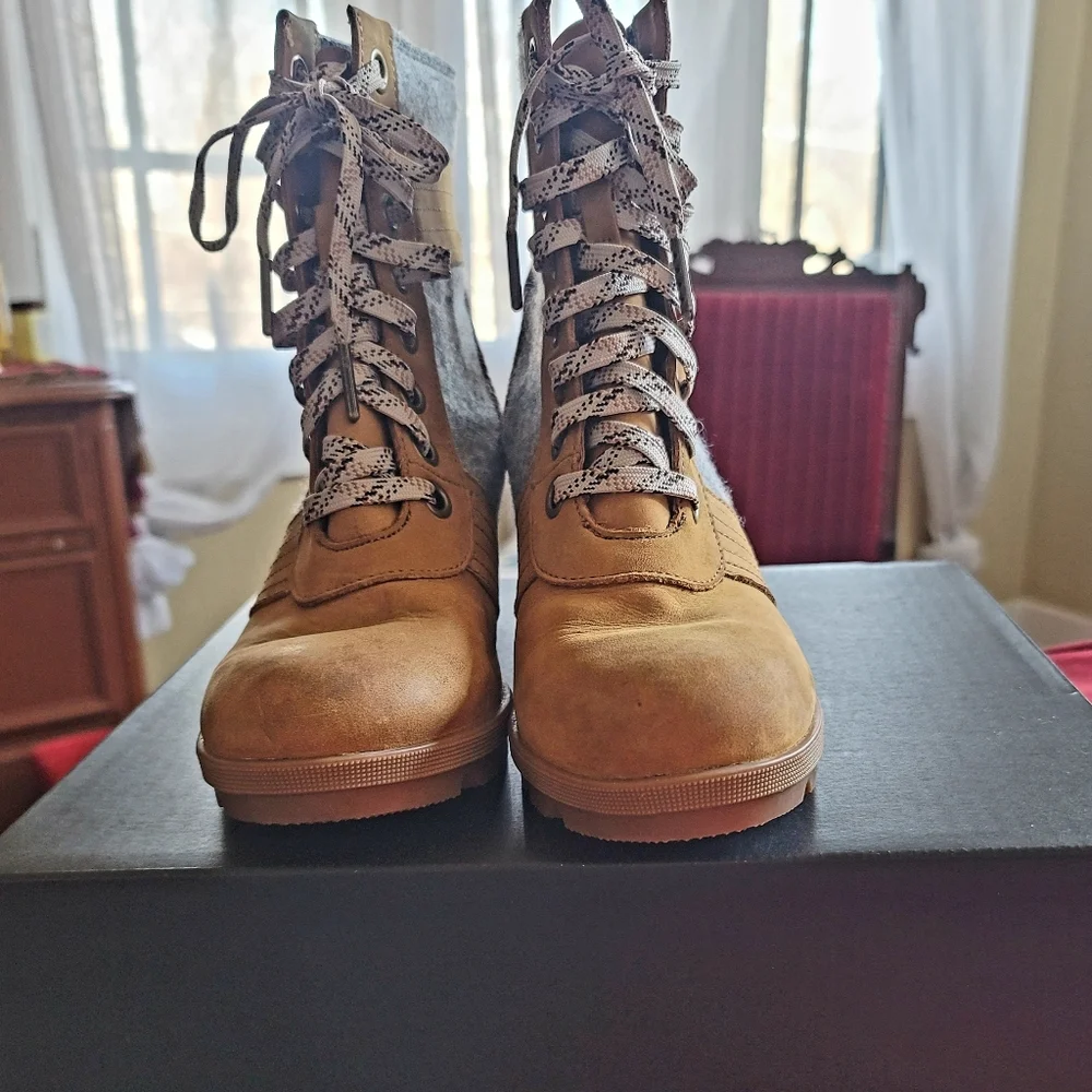 Boots - Picture 2 of 9